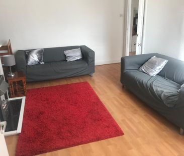 3 bedroom flat to rent - Photo 3