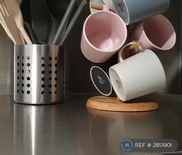 1 bedroom in a house share to rent - Photo 2