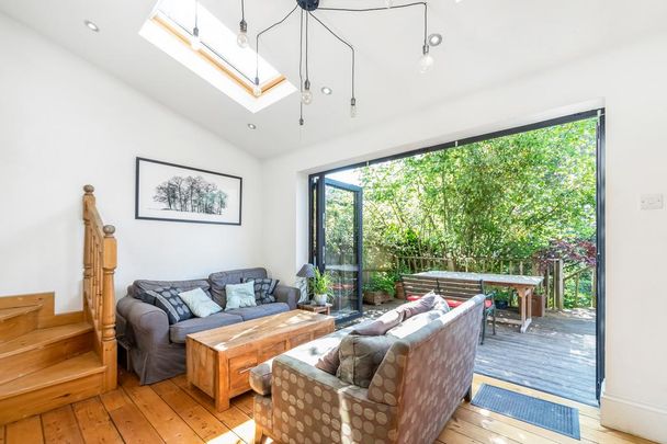 5 bedroom end of terrace house to rent - Photo 1