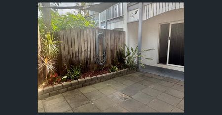 Spacious Two-Bedroom Townhouse – Walk to the Beach! - Photo 5