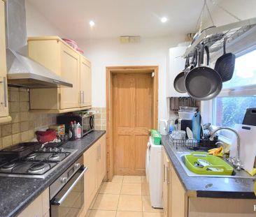 5 bedroom semi-detached house to rent - Photo 5