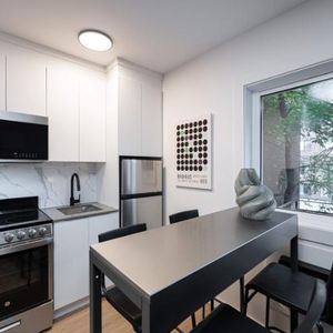 Appartement Meublé Moderne à Louer – Centre-Ville de Montréal - Photo 2