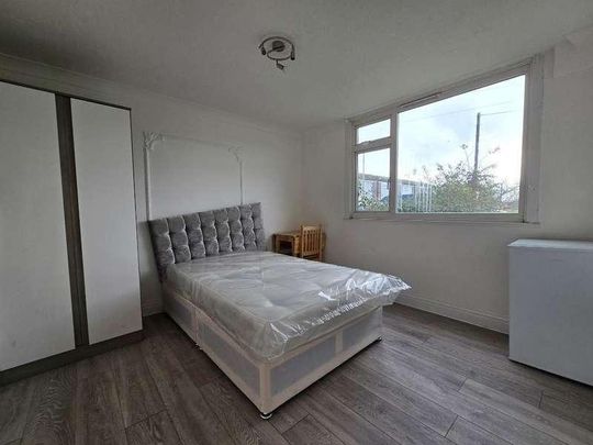 Second Avenue, Canvey Island, Essex, SS8 - Photo 1