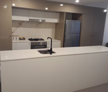 2 BEDROOM / 2 BATHROOM / 1 CAR UNFURNISHED - OPERA APARTMENTS - Photo 3