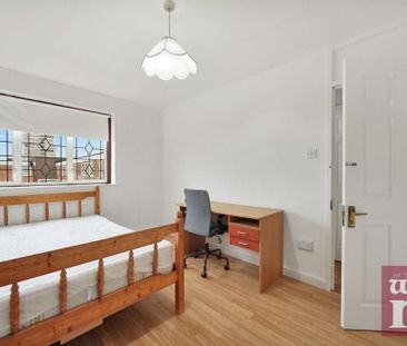 3 bedroom flat to rent - Photo 5