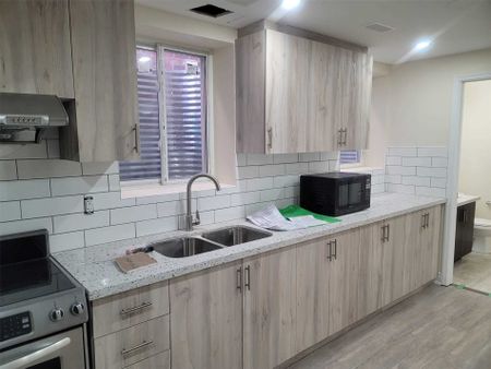 For Lease - 407 Queen Mary Drive, Brampton, Ontario - Photo 3