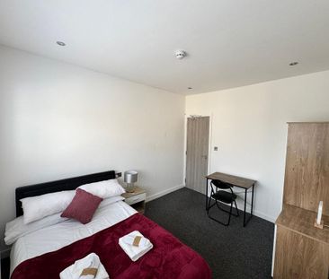 1 bedroom in a house share to rent - Photo 2