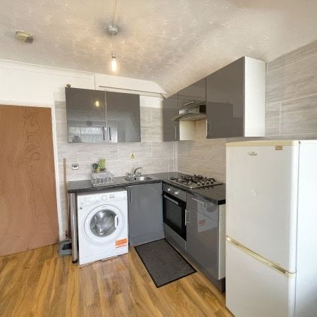 Valentines Way RM7 0YH, Property for rent - Photo 1