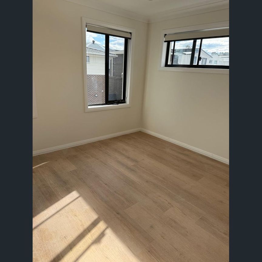 Studio for Rent in Box Hill - Ideal for Couple or Single - Photo 1