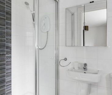 15 Lady Wallace Crescent, Lisburn, BT28 3GP - Photo 2