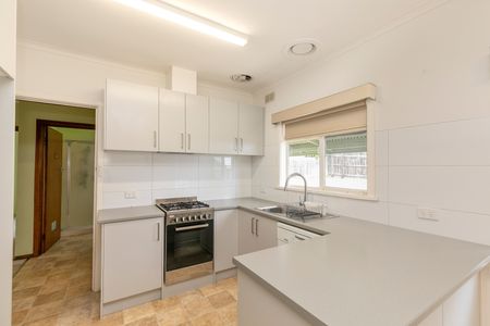 81 Heathfield Rise, Box Hill North VIC 3129 - House For Rent | Domain - Photo 5