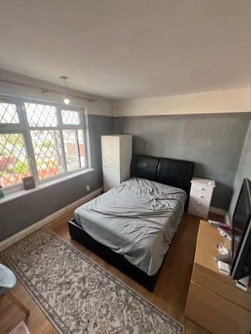 3 Bed Flat, Windermere Avenue, HA9 - Photo 3