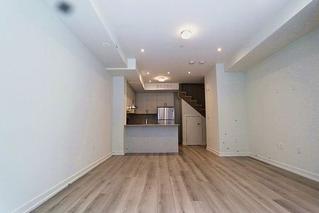 For Lease - 3546 Colonial Drive Unit# 14, Mississauga, Ontario - Photo 4