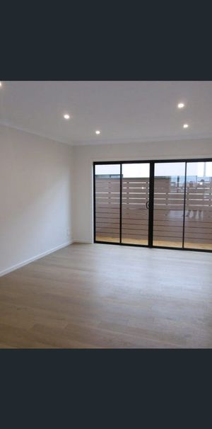 Modern 2-Bedroom + Study Townhouse - Photo 1