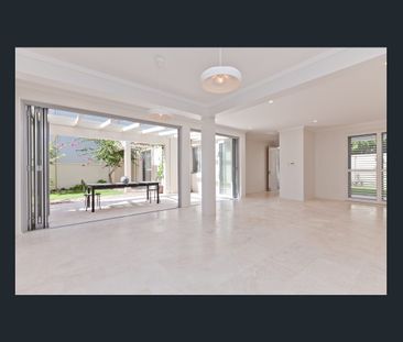 Contemporary 2-Bedroom | 2-Bathroom Residence - Photo 4