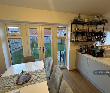 3 bedroom detached house to rent - Photo 5