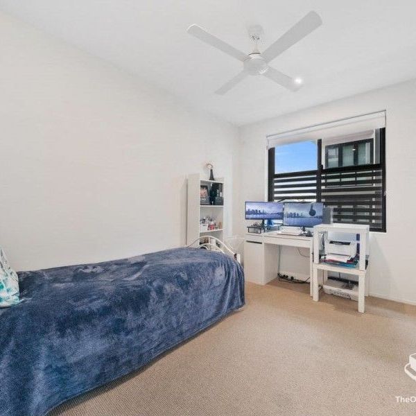 Spacious & Modern Unit â Steps to Indooroopilly Shops, CafÃ©s & Transport - Photo 1