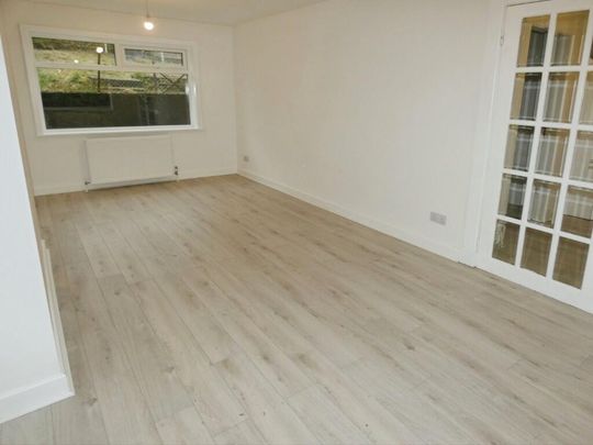 3 bedroom end of terrace house to rent - Photo 1