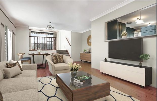 Spacious family home with water views - Photo 1