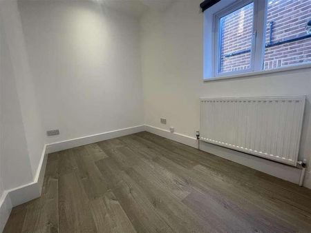 Moderised Bedroom House In Riverdene, Edgware, HA8 - Photo 4