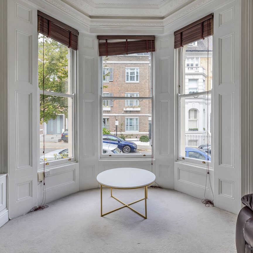 Campden Hill Gardens, Kensington, London, W8 - Photo 1