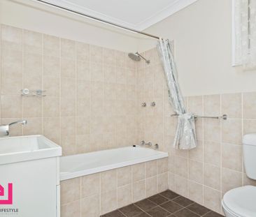 Three Bedroom Cottage - Photo 6