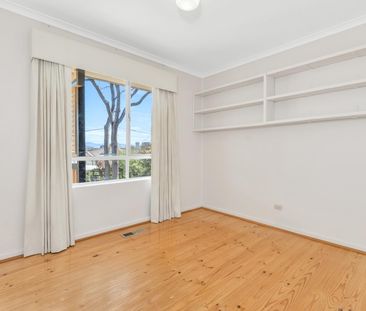 72 Fitchett St, Garran ACT 2605 - House For Rent | Domain - Photo 2