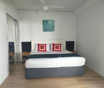 Fully Furnished 1 Bed Apartment - 3 Month Lease Only - Photo 2