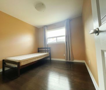 For Lease - 1 Chester Le Boulevard, Toronto, Ontario - Photo 1