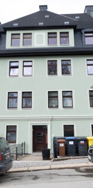 Renovierte 2-Raum-Wohnung mit Einbauküche und Balkon, ruhig und dennoch zentral gelegen in Annaberg! - Photo 1