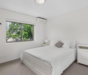 UN-FURNISHED Beautiful spacious one bedroom + car space - Photo 6