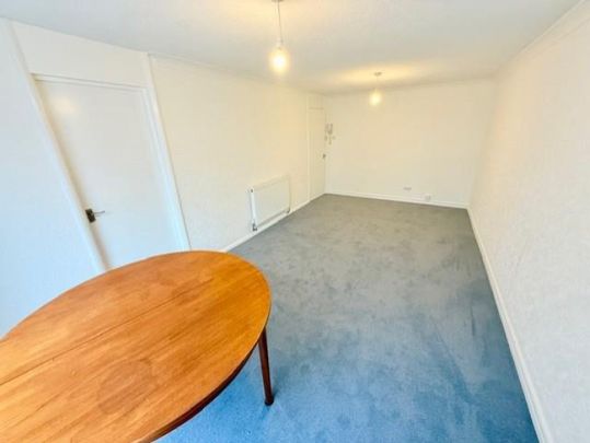2 bedroom Flat To Let - Photo 1