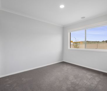 Modern 4-bedroom Family Home In West Wodonga - Photo 4