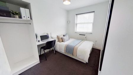 4 bedroom flat to rent - Photo 3