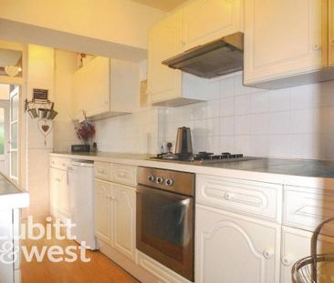 3 bedroom terraced house to rent - Photo 6