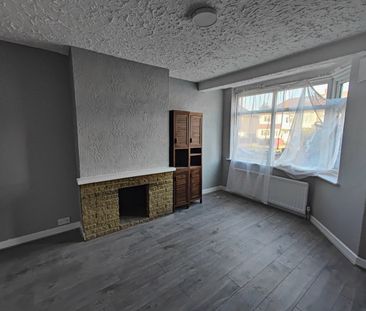 3 Bed Terraced House, Roxeth Green Avenue, HA2 - Photo 4