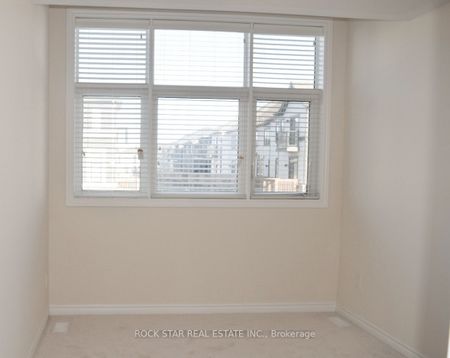 Townhouse For Lease | E8134042 - Photo 4