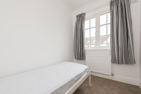 4 bedroom terraced house to rent - Photo 5