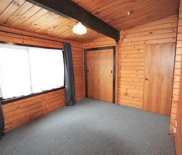 Sunny Two-Bedroom Home with Garage – Available 1 December - Photo 5