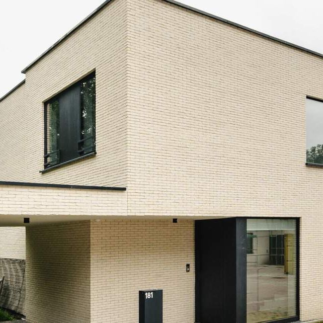 Woning te huur in Ukkel voor € 3.400 met 3 slaapkamers - Photo 1