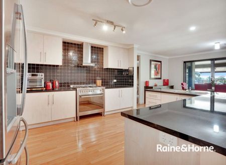 Stylish Acreage family home - Photo 4