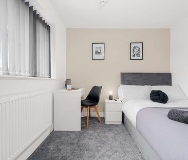 Baguley Street Room 2 - Photo 4