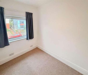 Fairwater Grove East, Cardiff, CF5 - Photo 2