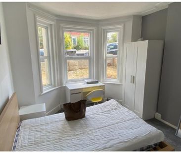 4 bedroom semi-detached house to rent - Photo 1