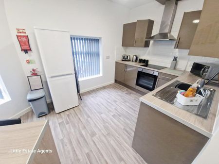 1 bedroom in a house share to rent - Photo 3