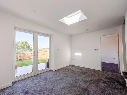 5 bedroom detached house to rent - Photo 1