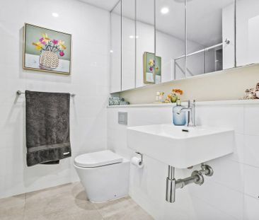 Luxurious Penthouse with Expansive Terrace Overlooking Parkland - Photo 5