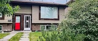 Cozy 1 bedroom duplex in quiet NW neighbourhood | 1142 Berkley Drive Northwest, Calgary - Photo 1