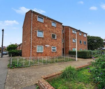 3 bedroom flat to rent - Photo 6