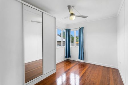 GREAT HOME ON SPACIOUS BLOCK! - Photo 3